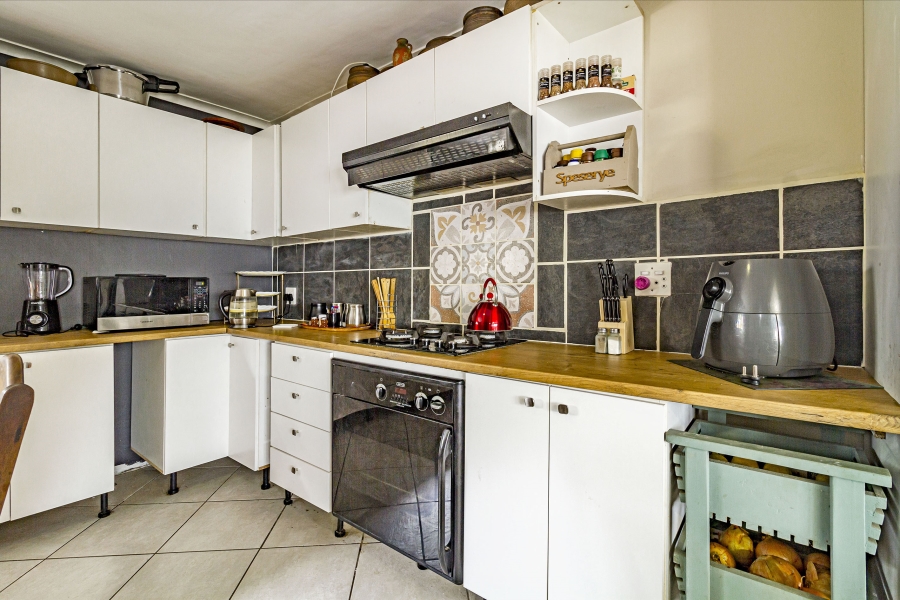 5 Bedroom Property for Sale in Die Wingerd Western Cape